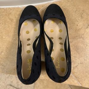 Boden Lisbeth Pumps.  Navy & Black Spot.  Size 9